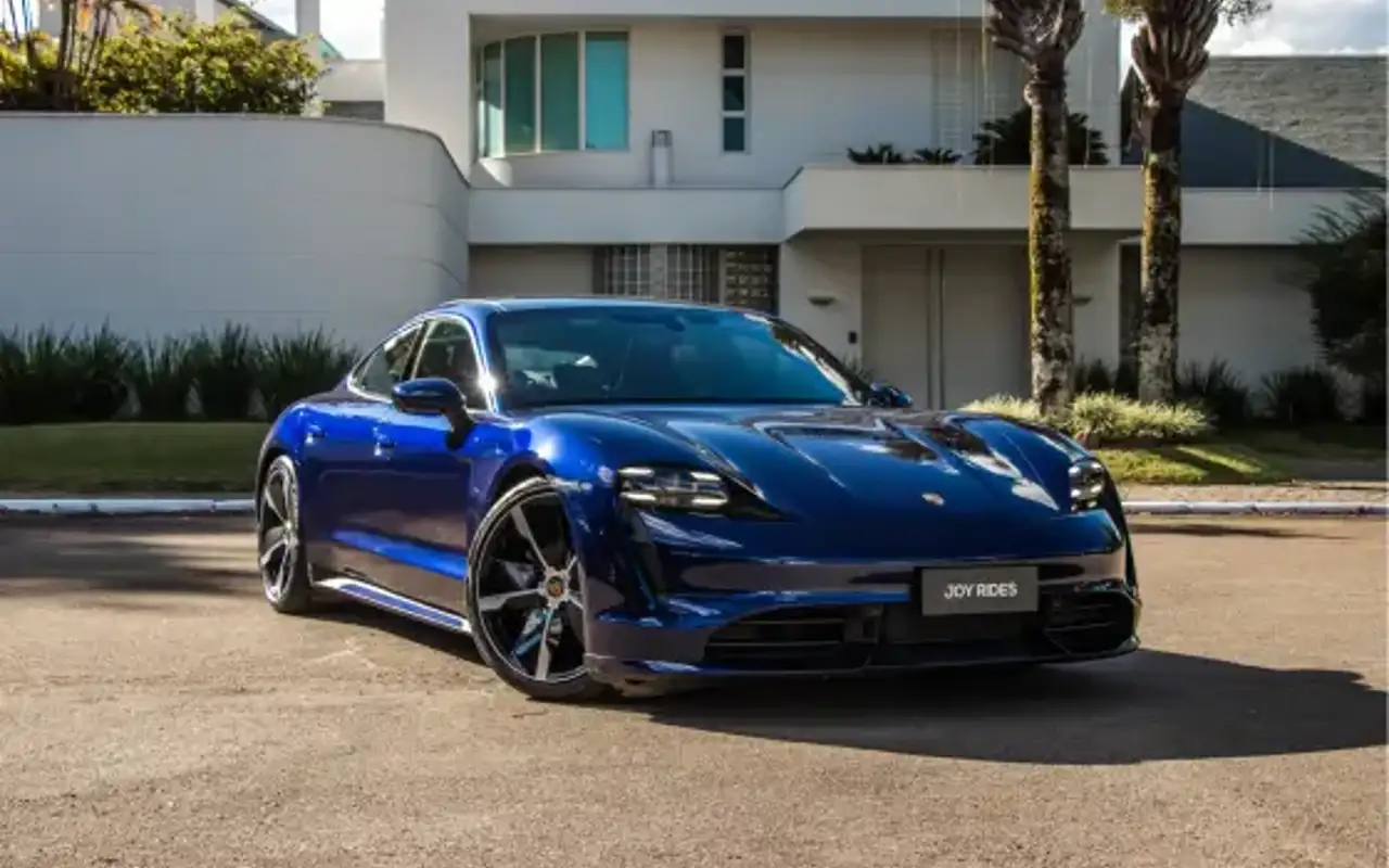 PORSCHE TAYCAN TURBO ELÉTRICO — foto 1 de 18