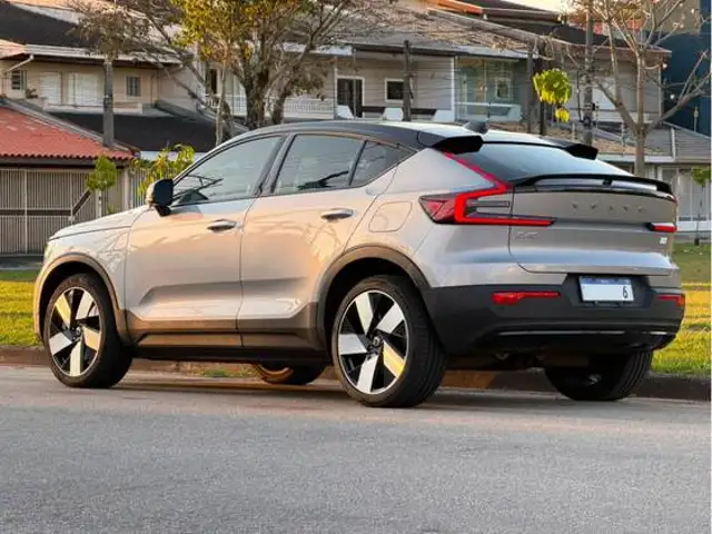 VOLVO C40 P8 RECHARGE PURE ELECTRIC AWD em São José dos Campos, SP
