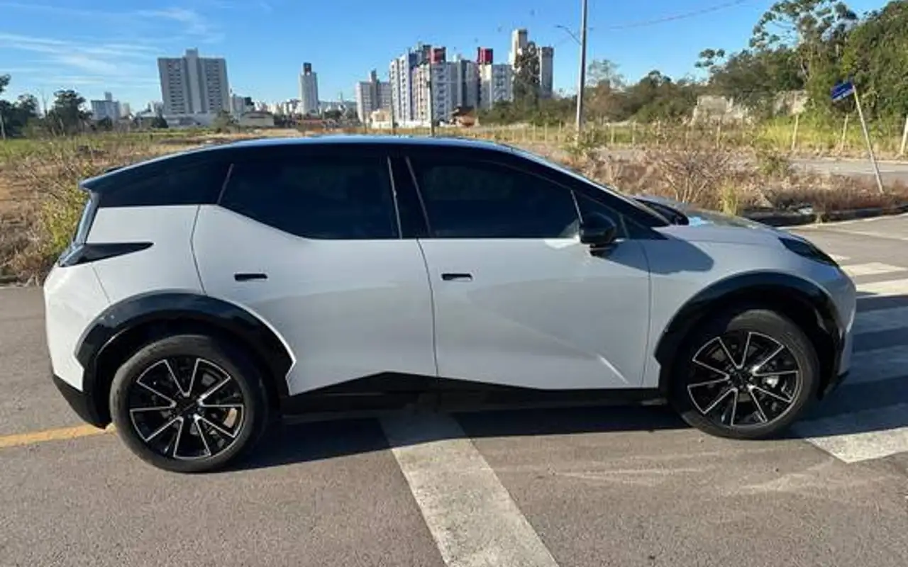 ZEEKR X 66 KW ELÉTRICO PREMIUM — foto 1 de 8