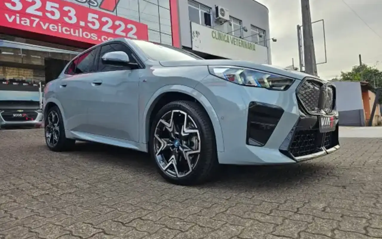 BMW iX2 64,8 KW ELÉTRICO XDRIVE30 M SPORT — foto 1 de 20