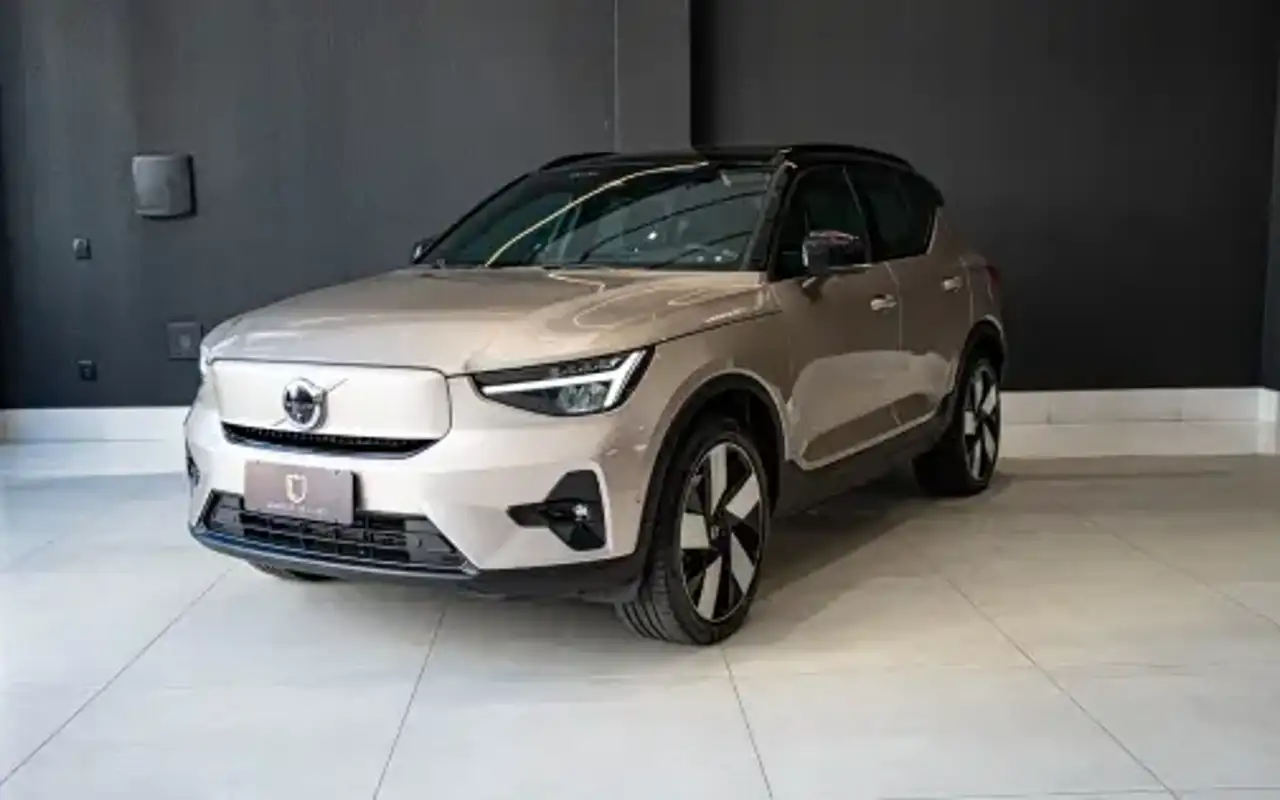 VOLVO XC40 P8 RECHARGE TWIN ELECTRIC ULTIMATE AWD — foto 1 de 18