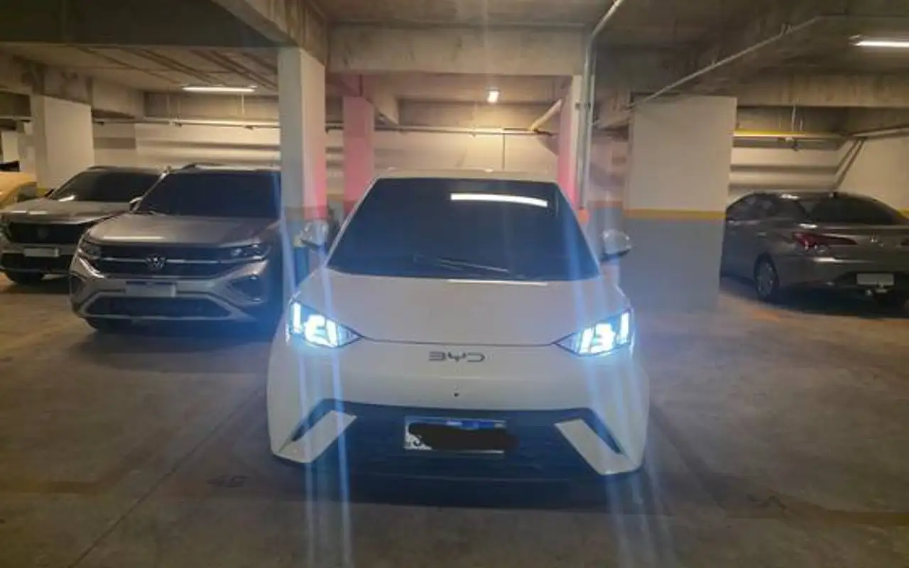 BYD DOLPHIN MINI 38 KW ELÉTRICO 5L — foto 1 de 6