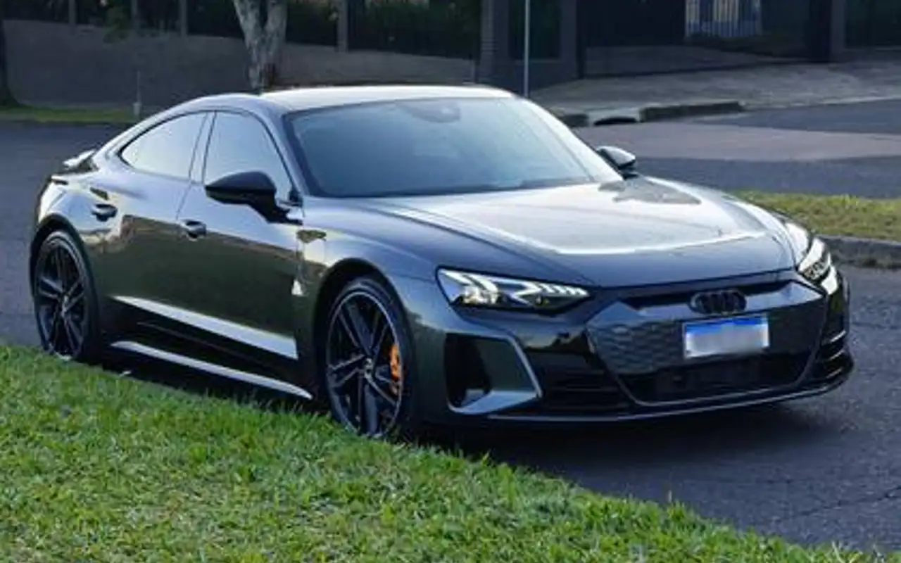 AUDI RS E-TRON GT ELÉTRICO QUATTRO — foto 1 de 8