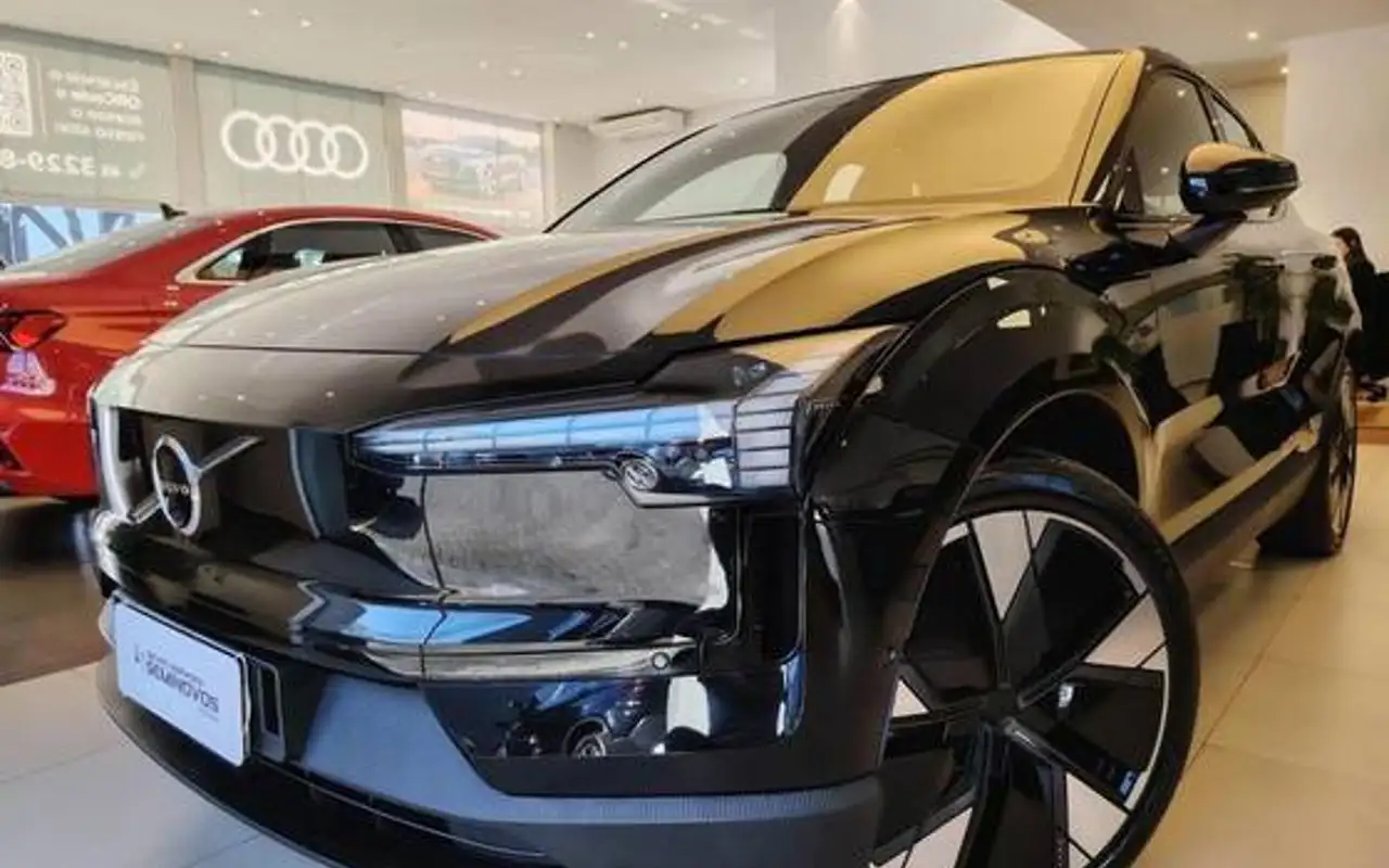 VOLVO EX30 69 KW ELÉTRICO ULTRA — foto 1 de 13