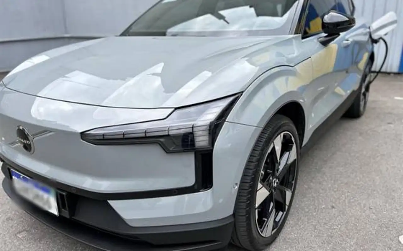 VOLVO EX30 69 KW ELÉTRICO ULTRA — foto 1 de 8