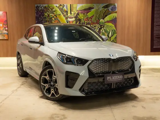 BMW iX2 64,8 KW ELÉTRICO XDRIVE30 M SPORT em Goiânia, GO