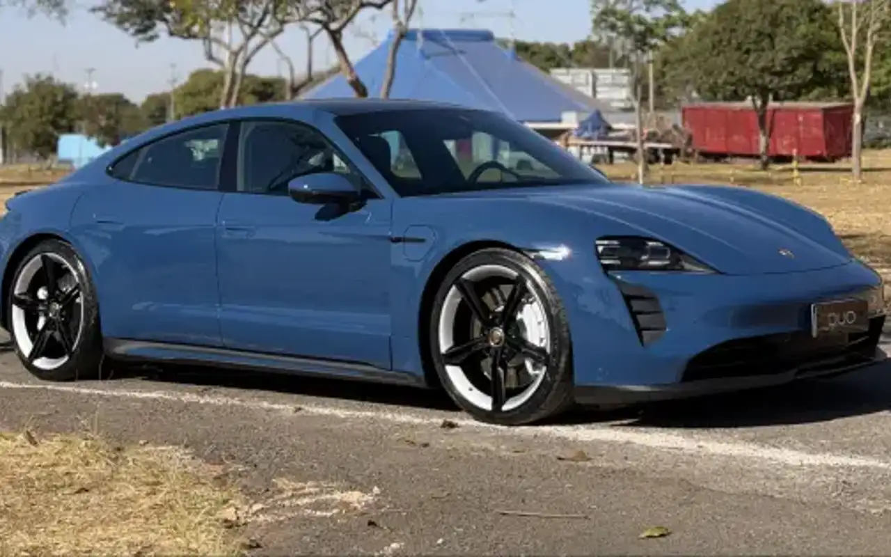 PORSCHE TAYCAN ELÉTRICO — foto 1 de 20