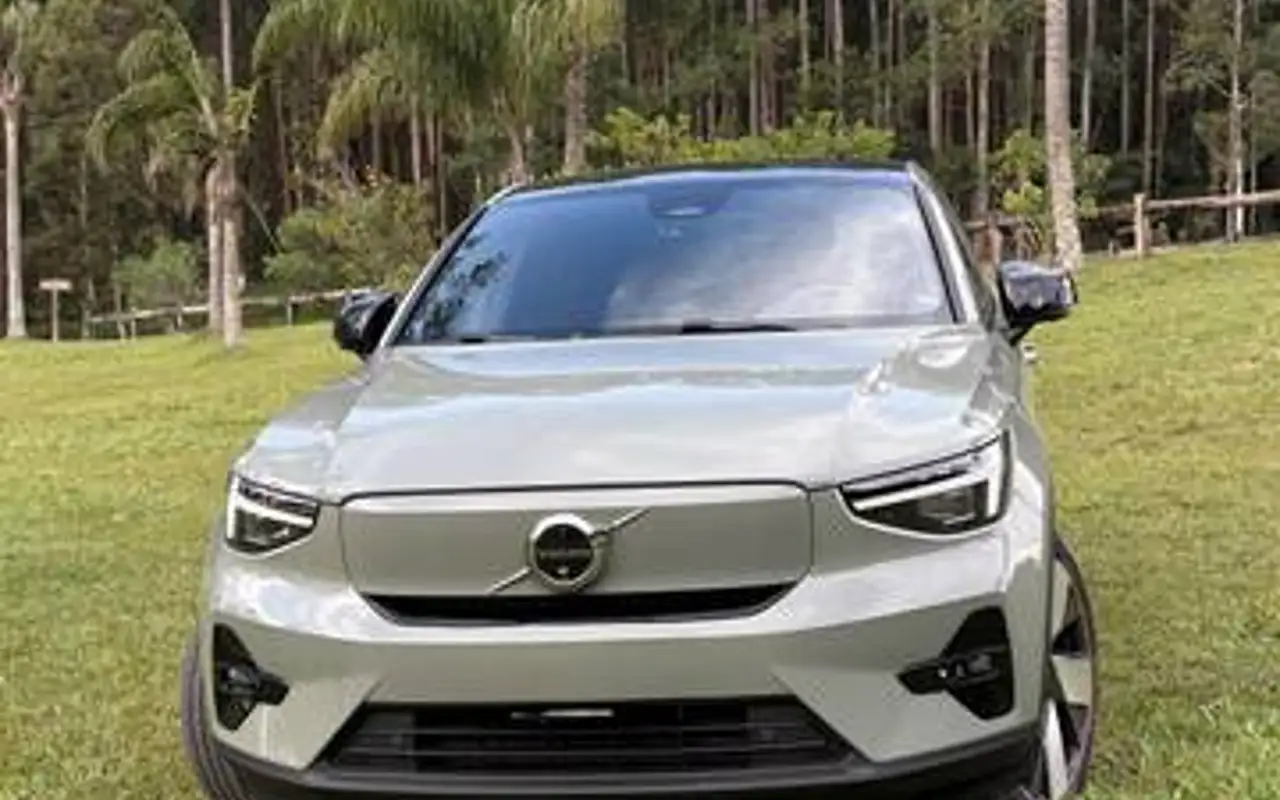 VOLVO C40 P8 RECHARGE TWIN ELECTRIC ULTIMATE AWD — foto 1 de 2