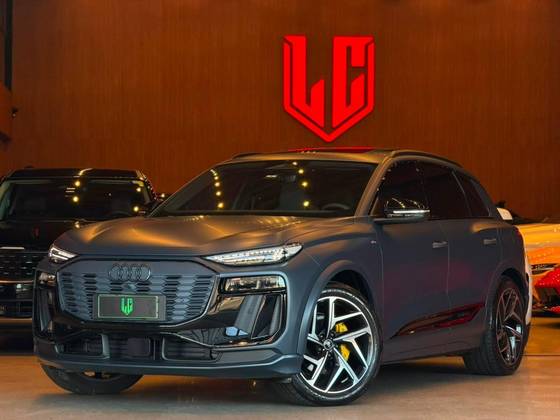 AUDI Q6 E-TRON 100 KW ELÉTRICO PERFORMANCE BLACK QUATTRO em Balneário Camboriú, SC
