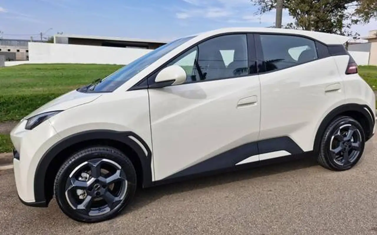 BYD DOLPHIN MINI 38 KW ELÉTRICO — foto 1 de 8