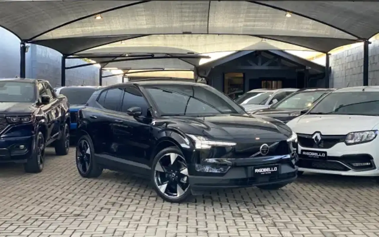 VOLVO EX30 69 KW ELÉTRICO ULTRA — foto 1 de 18
