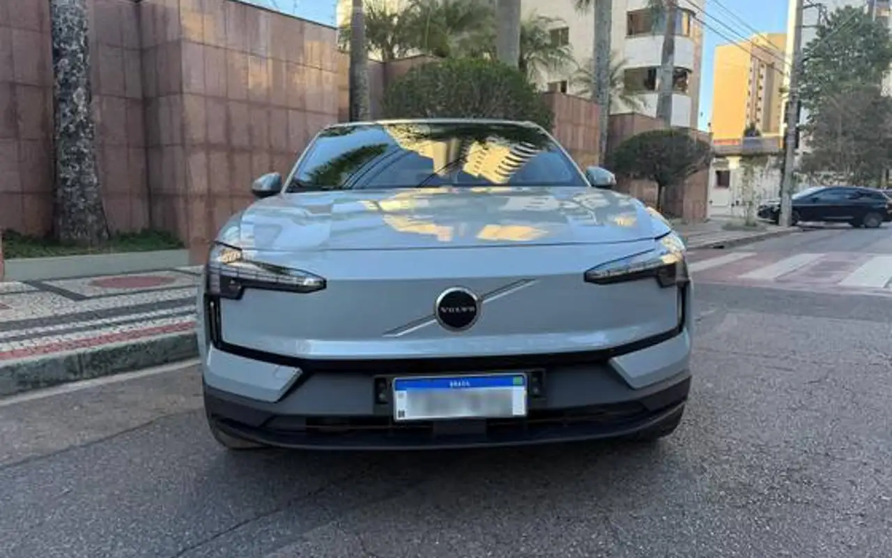 VOLVO EX30 51 KW ELÉTRICO CORE — foto 1 de 8
