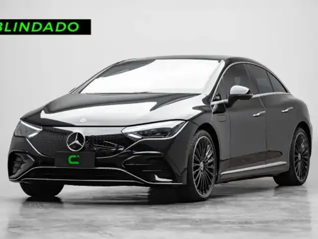 MERCEDES-BENZ EQE 300 89 KW ELÉTRICO AMG LINE em Porto Alegre, RS