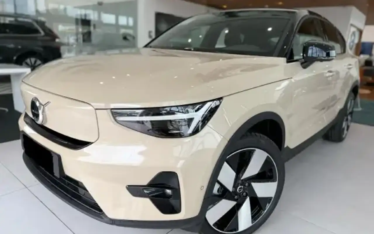 VOLVO EC40 P8 RECHARGE TWIN ELECTRIC ULTRA AWD — foto 1 de 5