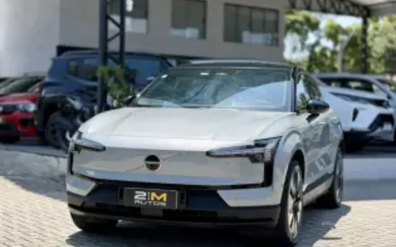 VOLVO EX30 69 KW ELÉTRICO ULTRA — foto 1 de 9
