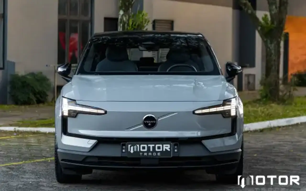 VOLVO EX30 69 KW ELÉTRICO ULTRA — foto 1 de 20
