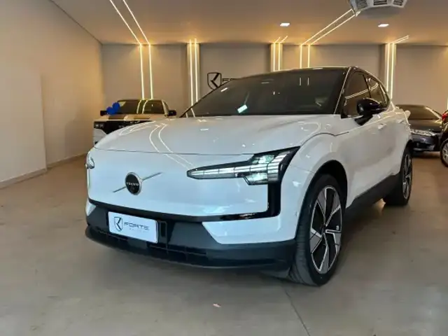 VOLVO EX30 69 KW ELÉTRICO ULTRA em Jaú, SP