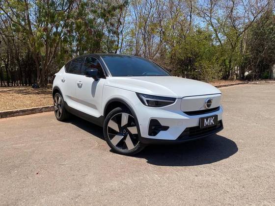 VOLVO C40 P8 RECHARGE PURE ELECTRIC AWD em Brasília, DF