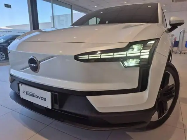 VOLVO EX30 51 KW ELÉTRICO CORE em Curitiba, PR