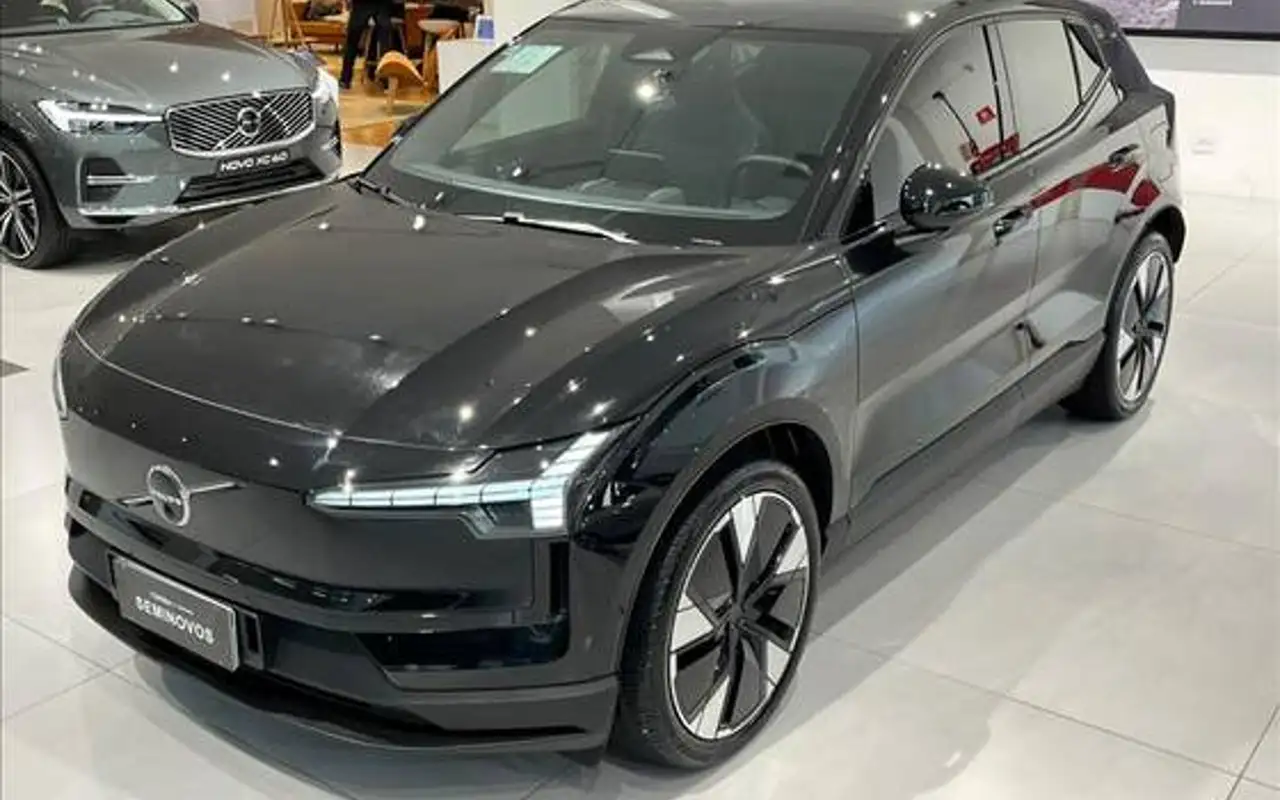 VOLVO EX30 69 KW ELÉTRICO ULTRA — foto 1 de 18
