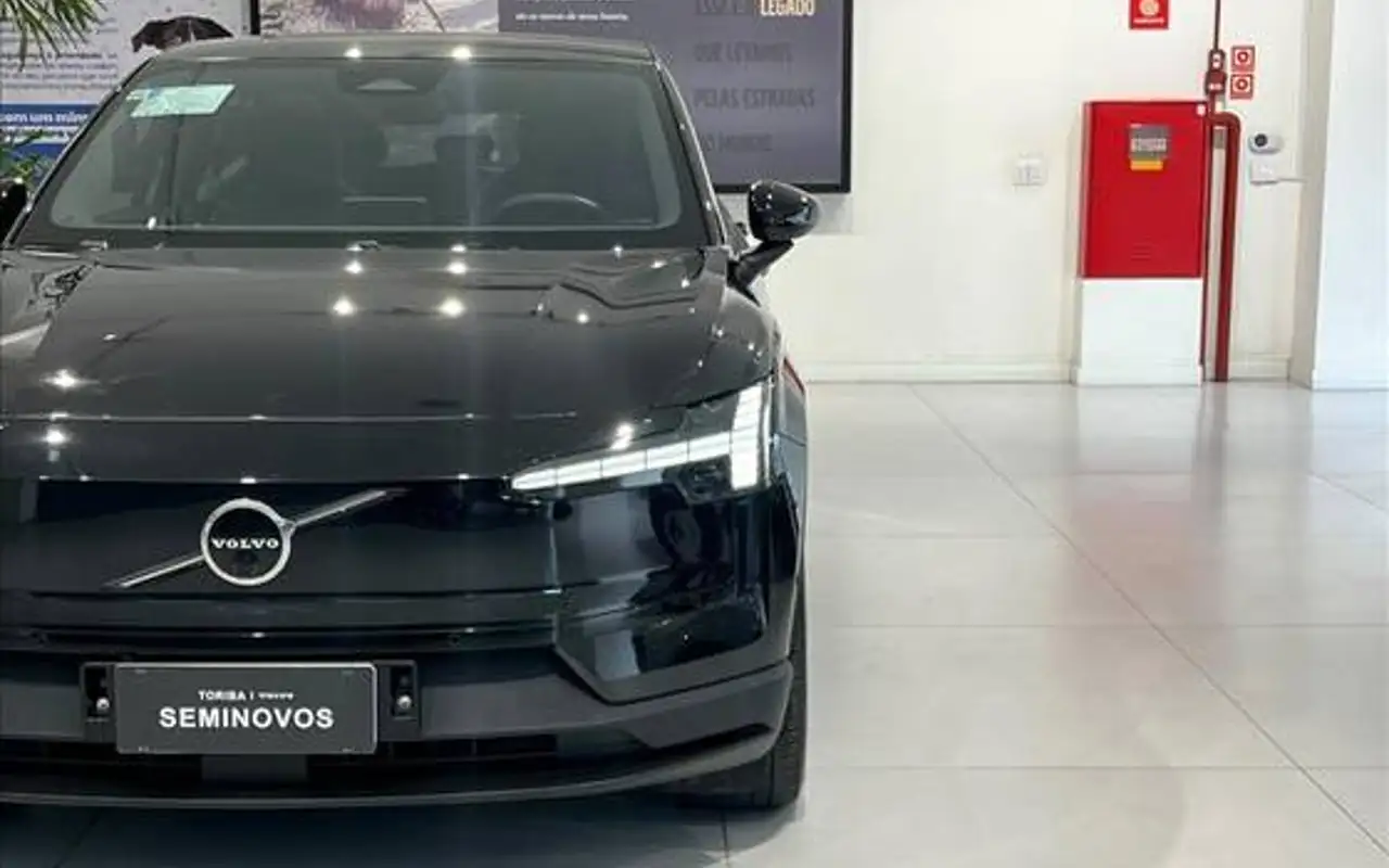 VOLVO EX30 69 KW ELÉTRICO ULTRA — foto 1 de 18