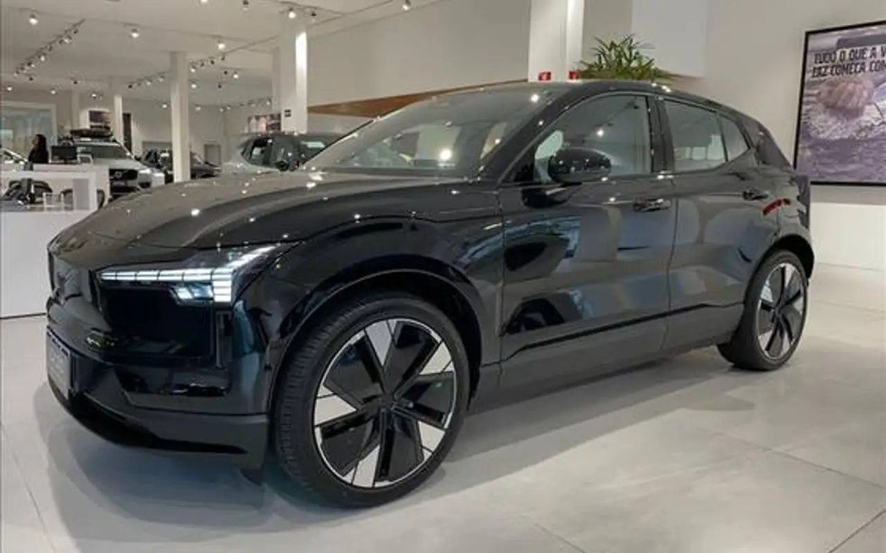 VOLVO EX30 69 KW ELÉTRICO ULTRA — foto 1 de 18