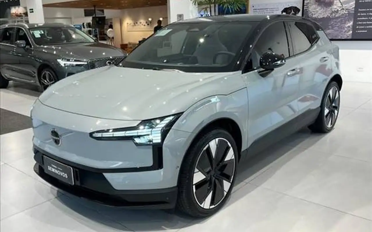 VOLVO EX30 69 KW ELÉTRICO ULTRA — foto 1 de 16