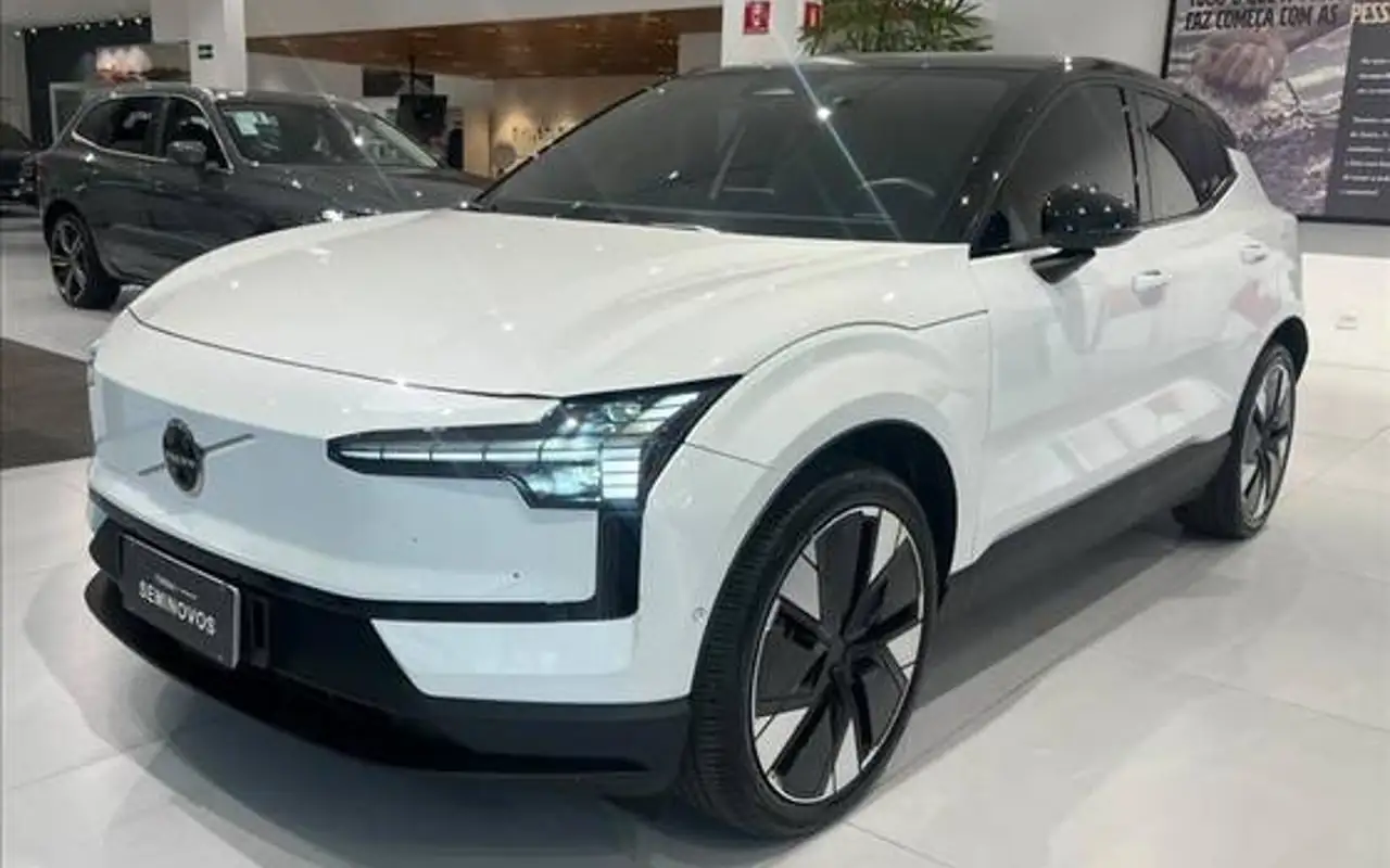VOLVO EX30 69 KW ELÉTRICO ULTRA — foto 1 de 16