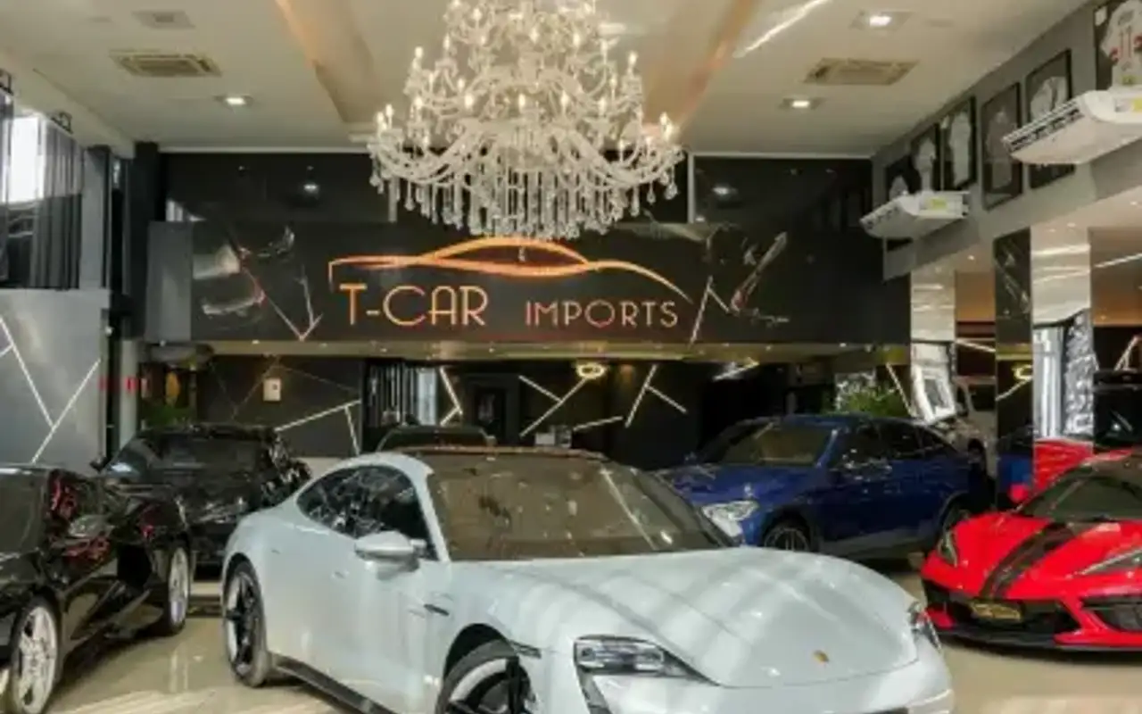 PORSCHE TAYCAN ELÉTRICO — foto 1 de 15