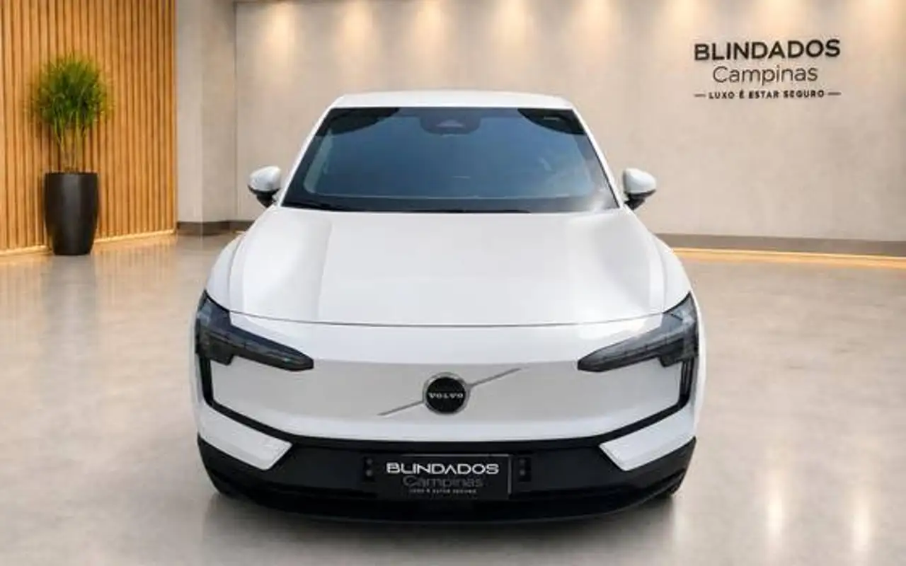 VOLVO EX30 51 KW ELÉTRICO CORE — foto 1 de 16