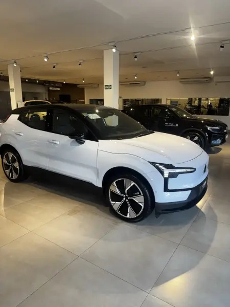 VOLVO EX30 69 KW ELÉTRICO PERFORMANCE ULTRA em Goiânia, GO
