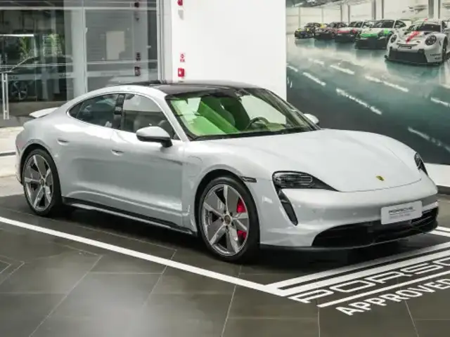 PORSCHE TAYCAN 4S ELÉTRICO em Brasília, DF