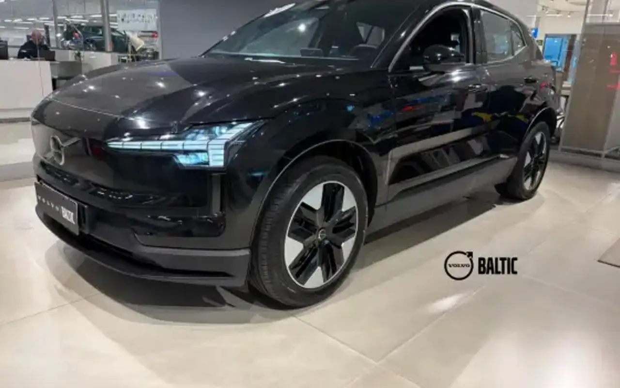 VOLVO EX30 69 KW ELÉTRICO CORE — foto 1 de 12