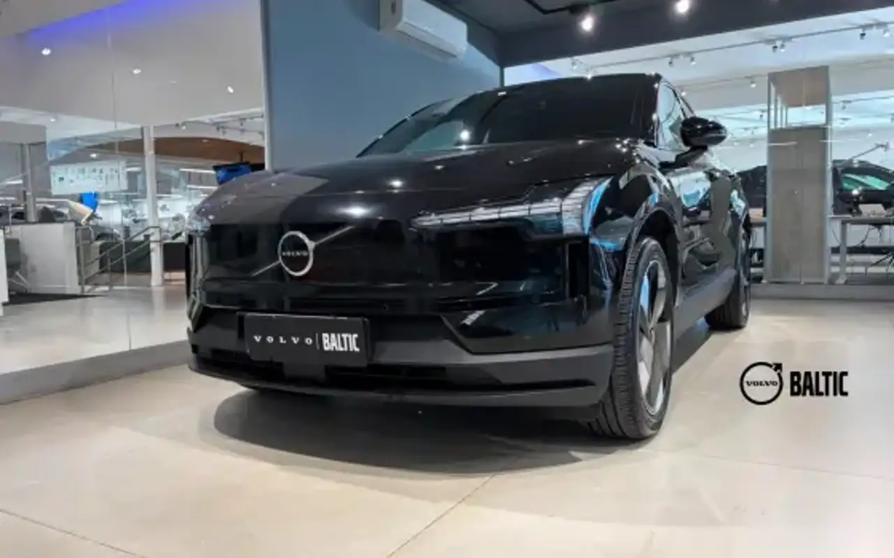 VOLVO EX30 69 KW ELÉTRICO PLUS — foto 1 de 9