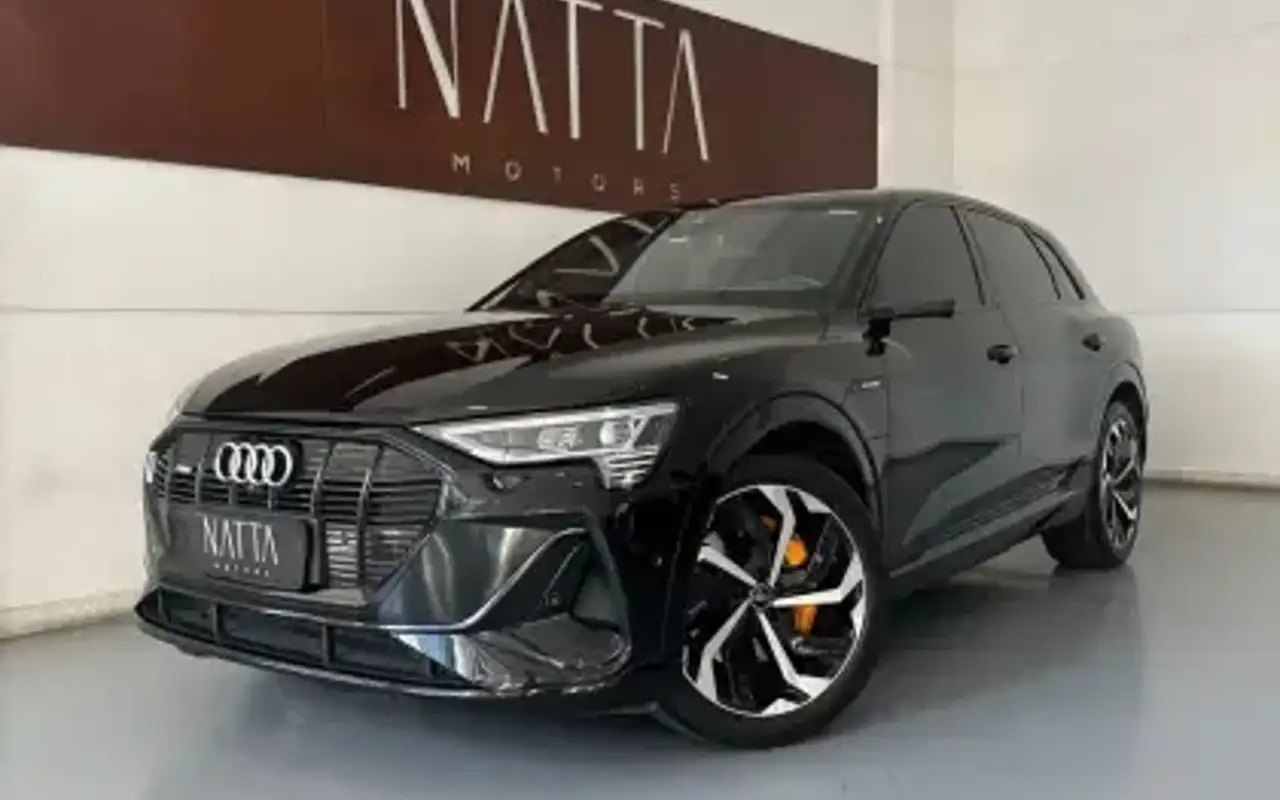 AUDI E-TRON ELÉTRICO PERFORMANCE BLACK QUATTRO — foto 1 de 12