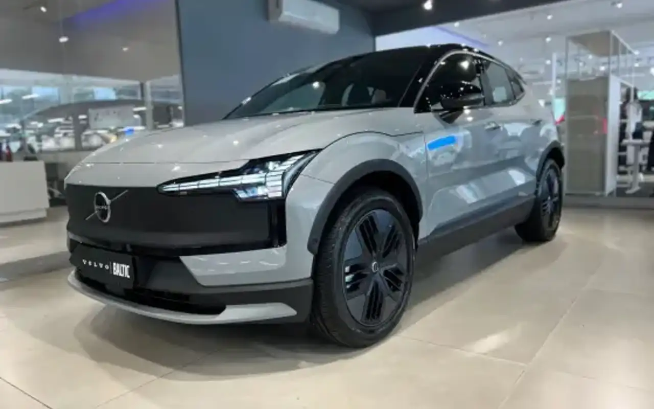 VOLVO EX30 69 KW ELÉTRICO CROSS COUNTRY — foto 1 de 11