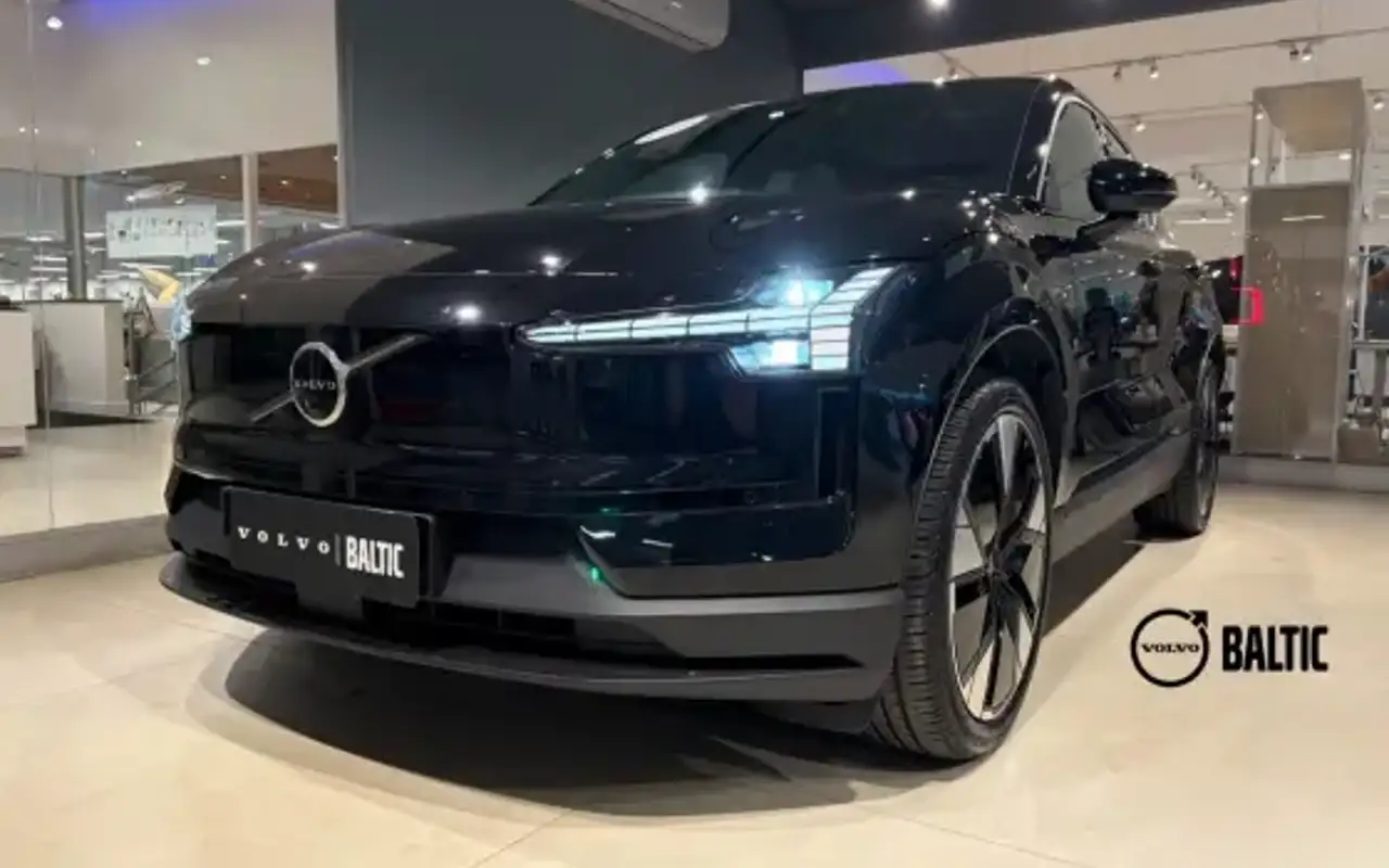 VOLVO EX30 69 KW ELÉTRICO ULTRA — foto 1 de 10