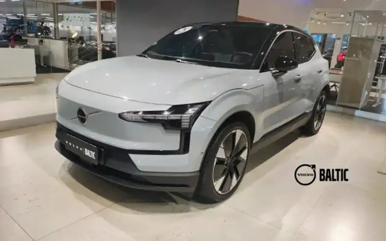 VOLVO EX30 69 KW ELÉTRICO ULTRA — foto 1 de 12