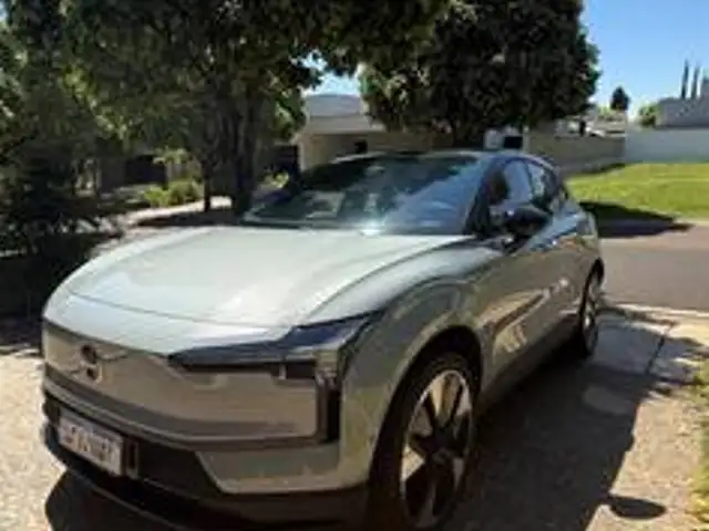 VOLVO EX30 69 KW ELÉTRICO ULTRA em Araraquara, SP