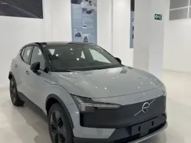 VOLVO EX30 51 KW ELÉTRICO PLUS em Recife, PE