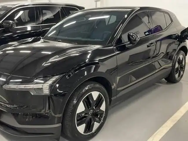 VOLVO EX30 69 KW ELÉTRICO CORE em Louveira, SP