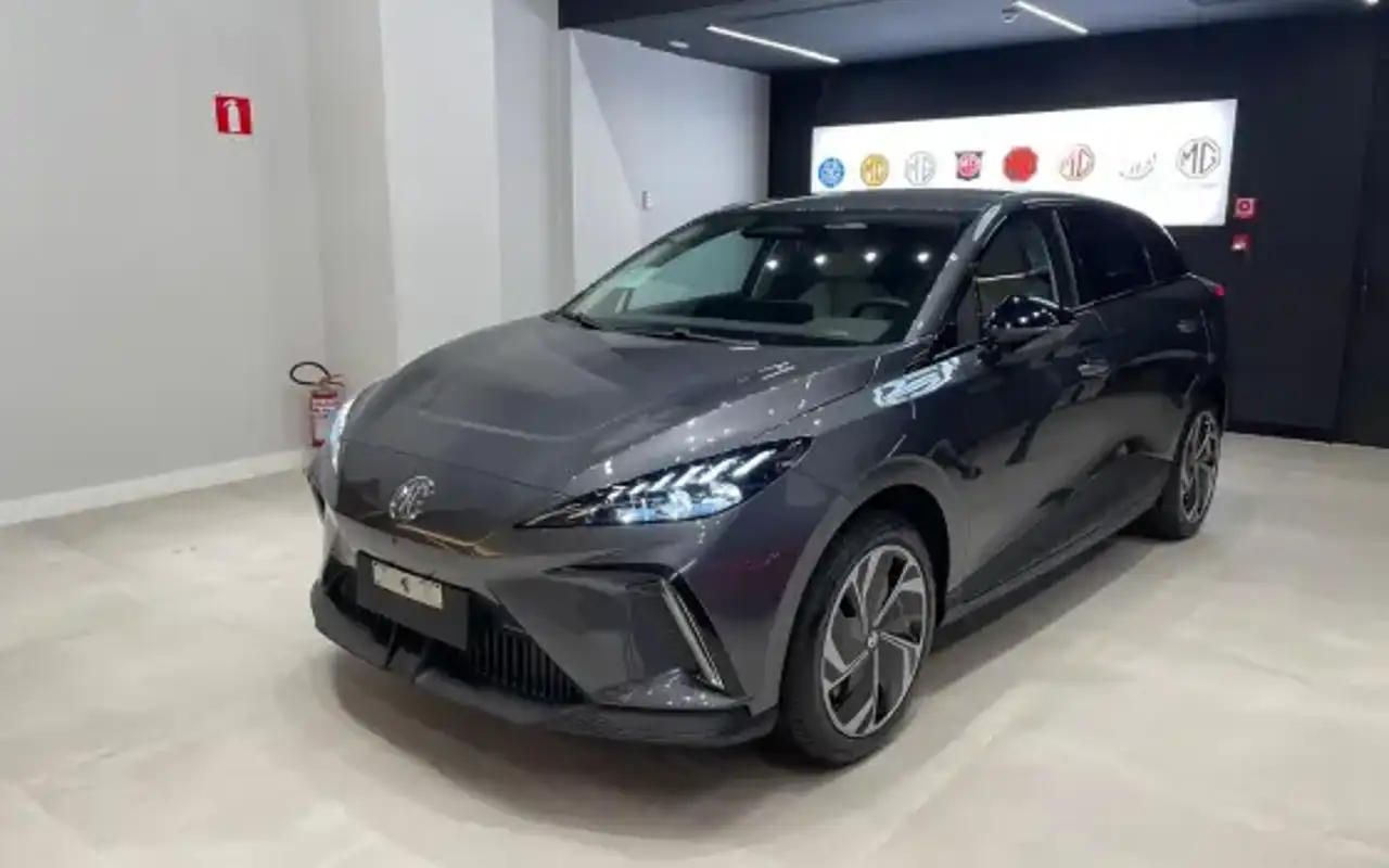 MG 4 64 KW ELÉTRICO LUXURY — foto 1 de 9