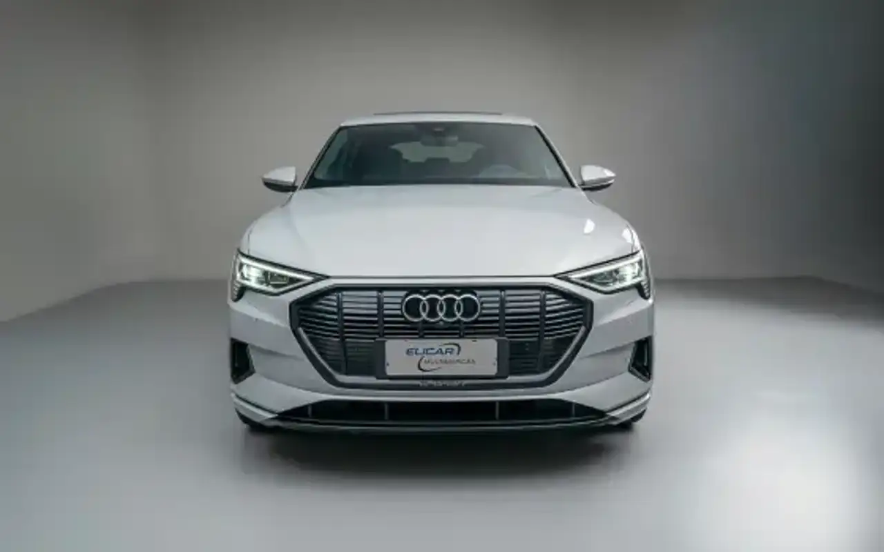 AUDI E-TRON ELÉTRICO SPORTBACK PERFORMANCE QUATTRO — foto 1 de 11