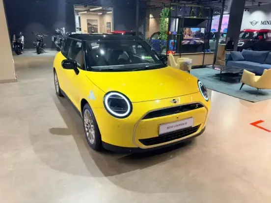 MINI COOPER 49,2 KW ELÉTRICO 2P SE em Barueri, SP