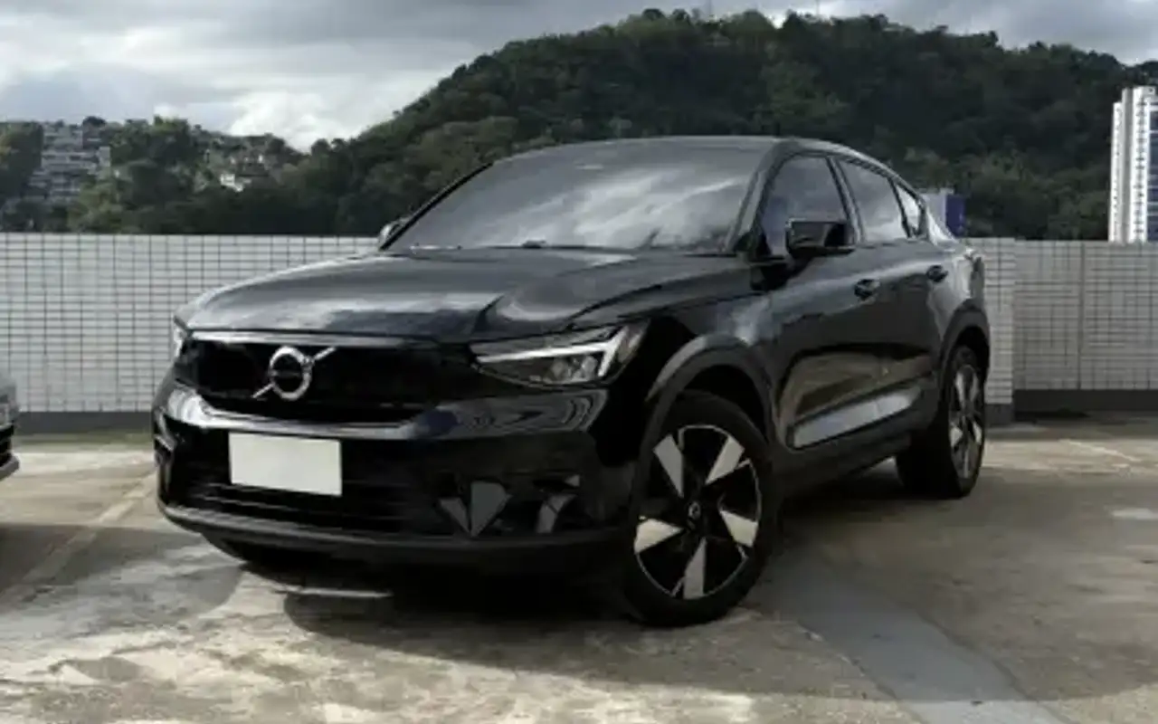 VOLVO C40 P6 RECHARGE ELECTRIC PLUS — foto 1 de 12