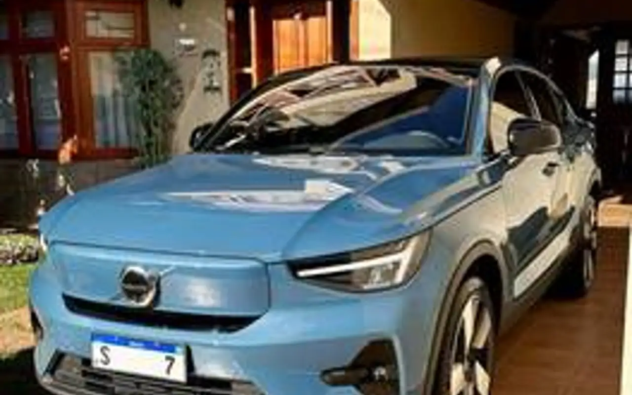 VOLVO C40 P8 RECHARGE TWIN ELECTRIC ULTIMATE AWD — foto 1 de 6