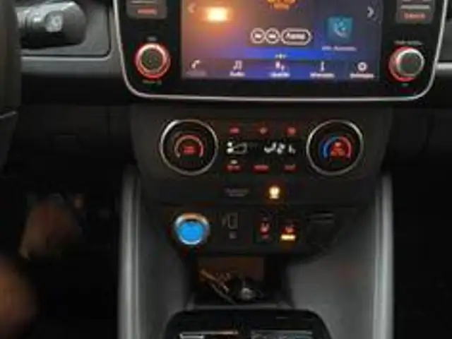 NISSAN LEAF B12P 40 ELÉTRICO em Niterói, RJ