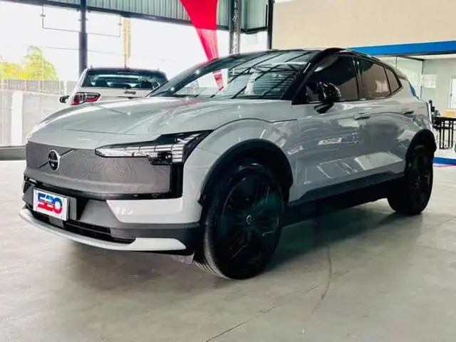 VOLVO EX30 69 KW ELÉTRICO CROSS COUNTRY em Ponta Grossa, PR