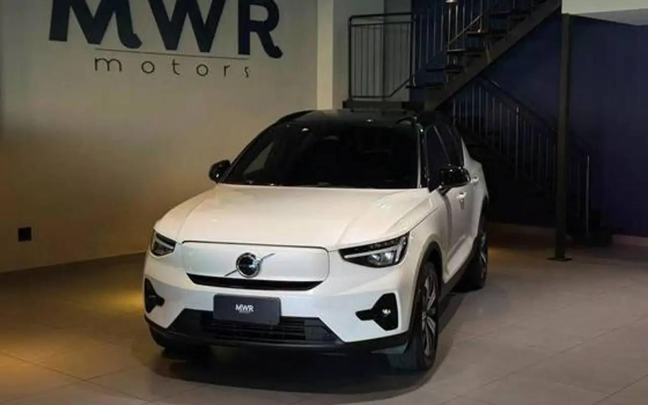 VOLVO XC40 P6 RECHARGE ELECTRIC PLUS — foto 1 de 18