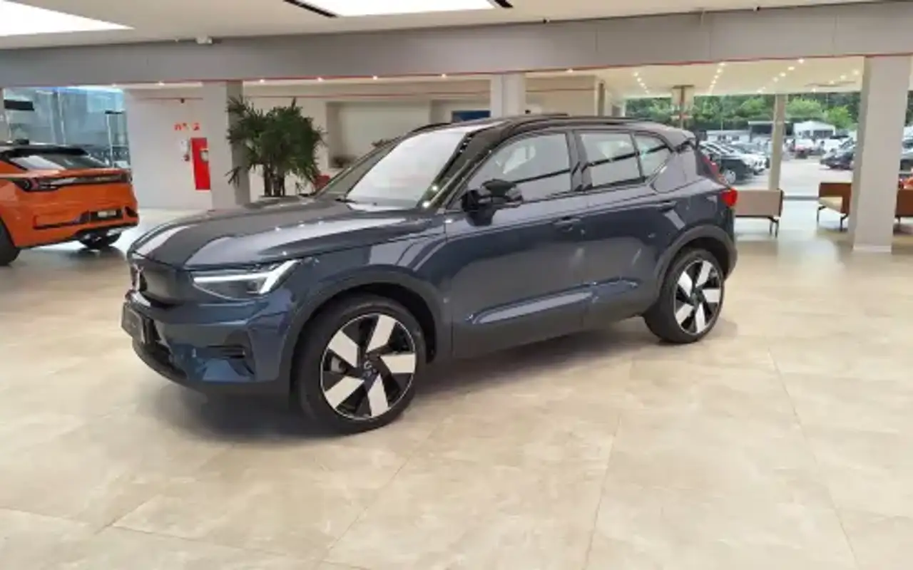 VOLVO EX40 P8 RECHARGE TWIN ELECTRIC ULTRA BLACK EDITION AWD — foto 1 de 20